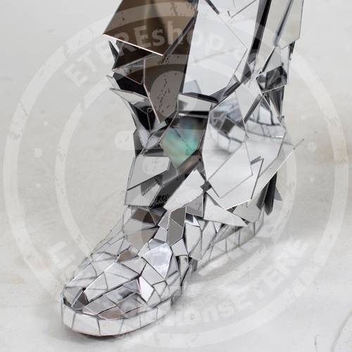 Mirror man boots fully from mirrors