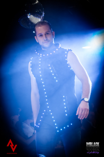 Rave led fashion Life performance