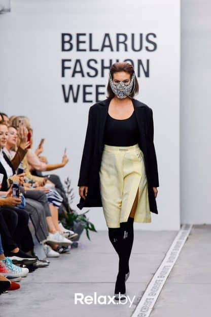 Belarus-Fashion-Week-Catwalk-MIrror-Mask-by-ETERESHOP