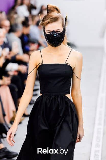 Black-Mirror-Face-Mask-ETERESHOP-BFW-2019
