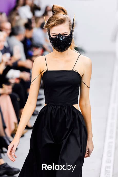 Black-Mirror-Face-Mask-ETERESHOP-BFW-2019