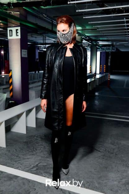 Fashion-Show-Mirror-Face-Mask-Stop-Virus
