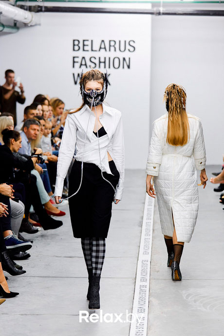 Shiny-Mirror-Mask-ETERESHOP-Belarus-Fashion-Week-2019
