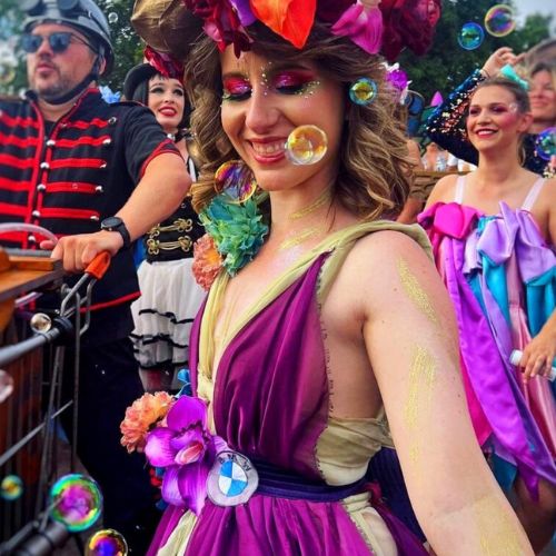tomorrowland_cast_member_costume