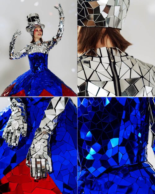 unique mirror costume for performances
